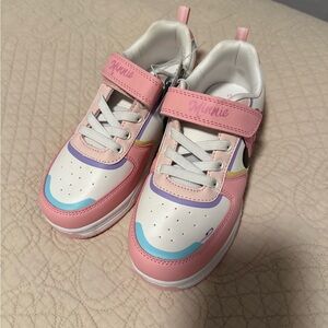 🔖🔖🔖NEW WITH TAGS MINNIE MOUSE SHOES SIZE 2